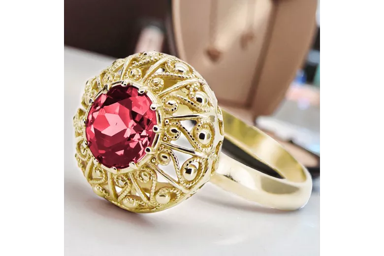 14K Yellow gold Ruby Ring Vintage craft vrc059y